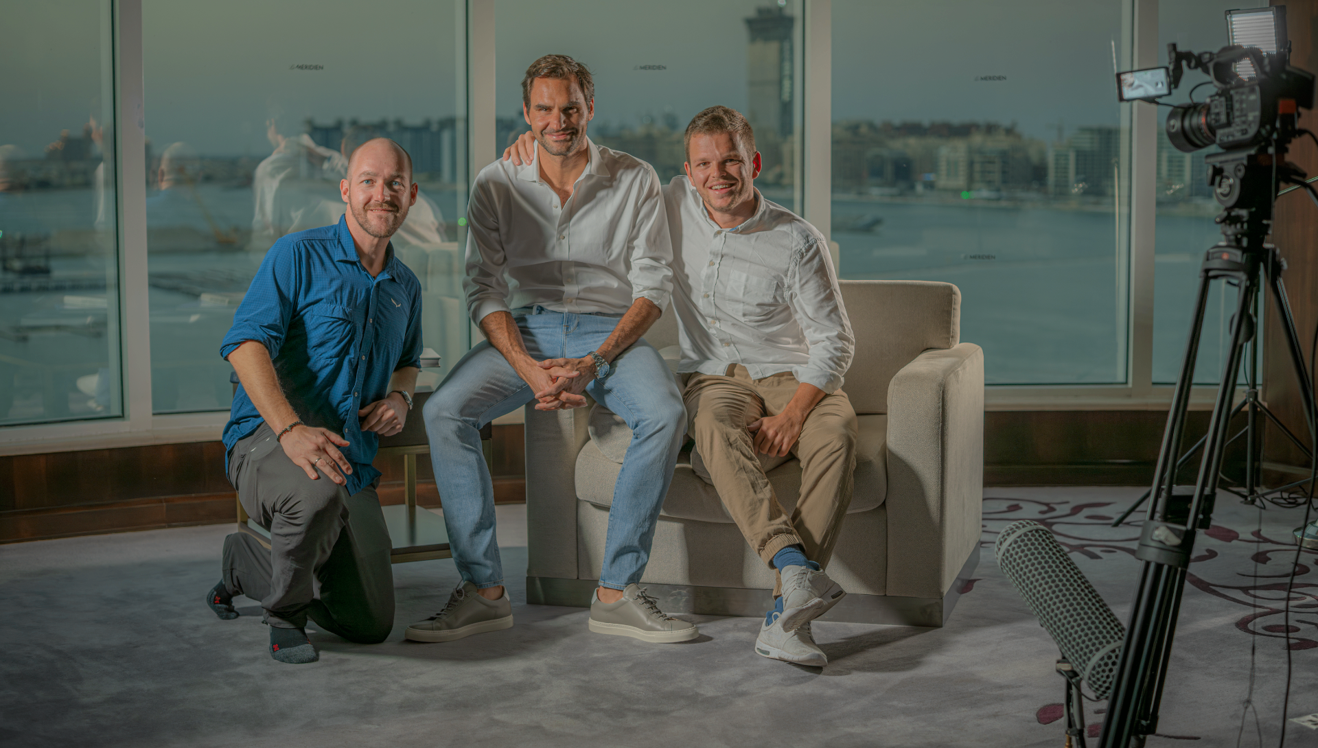 Behind the Scenes — Mascht, Roger Federer & Max Foidl · Doku-Dreh Dubai · 2021. Bildmaterial am Set.